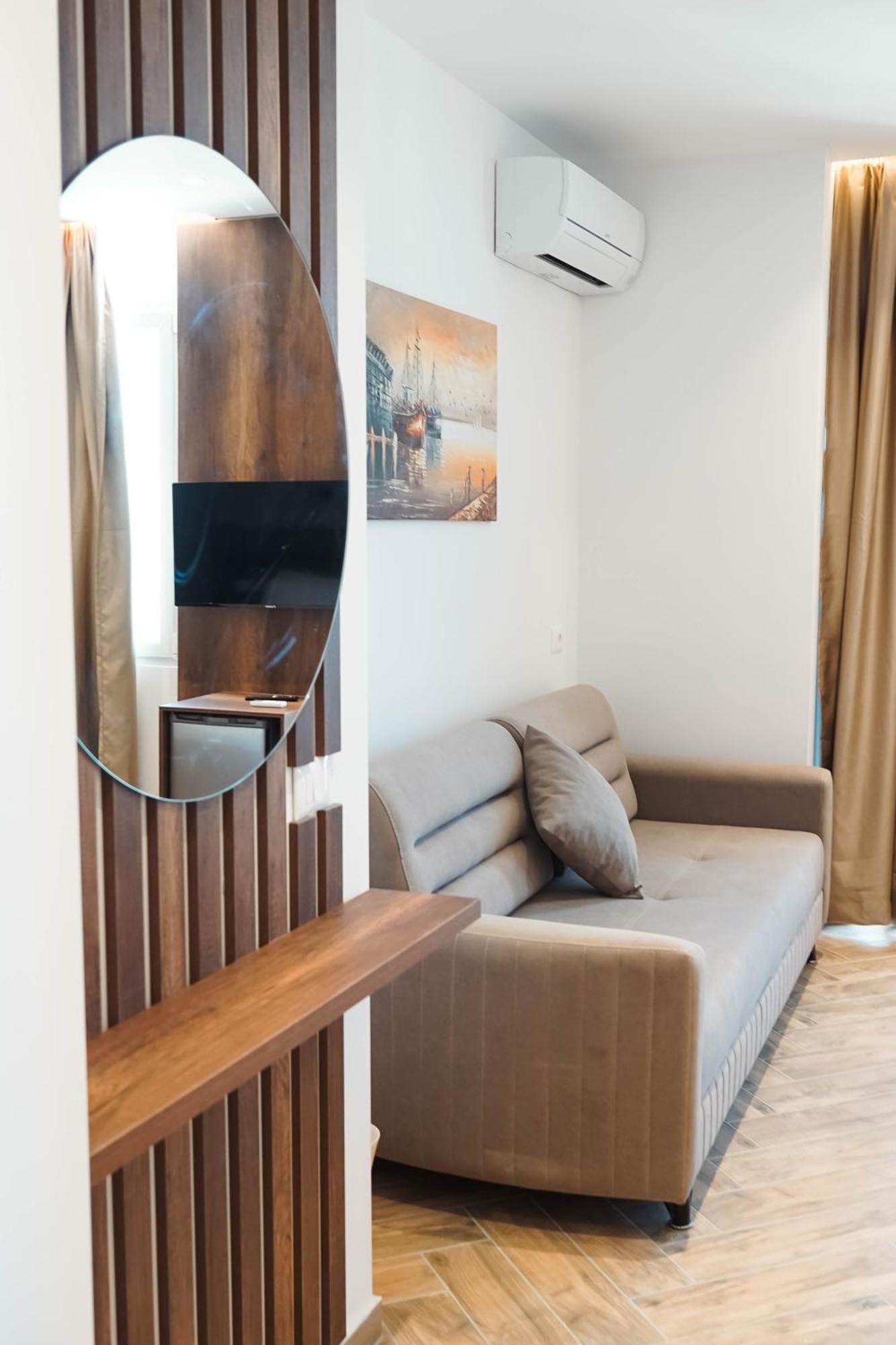Marina Rooms Дуррес Экстерьер фото